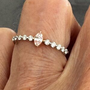 18k wg natural diamond and light pink diamond ring size 5